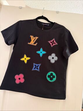 BEAST FASHION, Ladies, Black Short Sleeve Tee with Floral Motifs. XL. NEW
